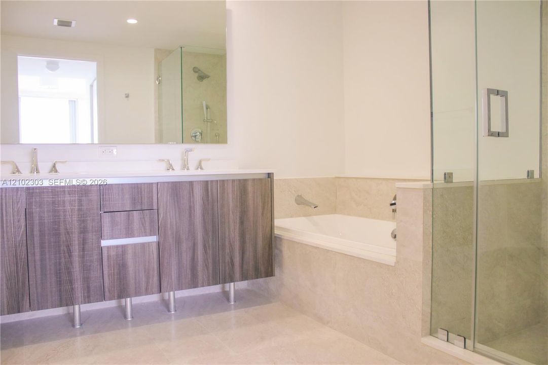 En Venta: $740,000 (2 camas, 2 baños, 1171 Pies cuadrados)