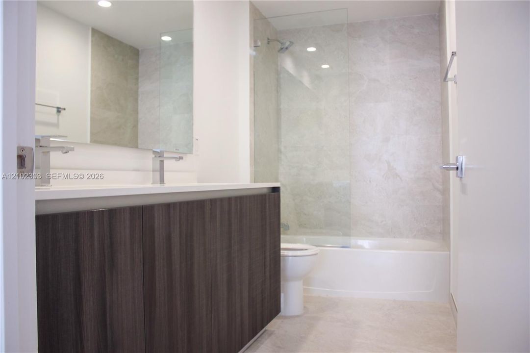 En Venta: $740,000 (2 camas, 2 baños, 1171 Pies cuadrados)