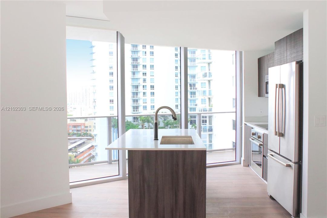En Venta: $740,000 (2 camas, 2 baños, 1171 Pies cuadrados)