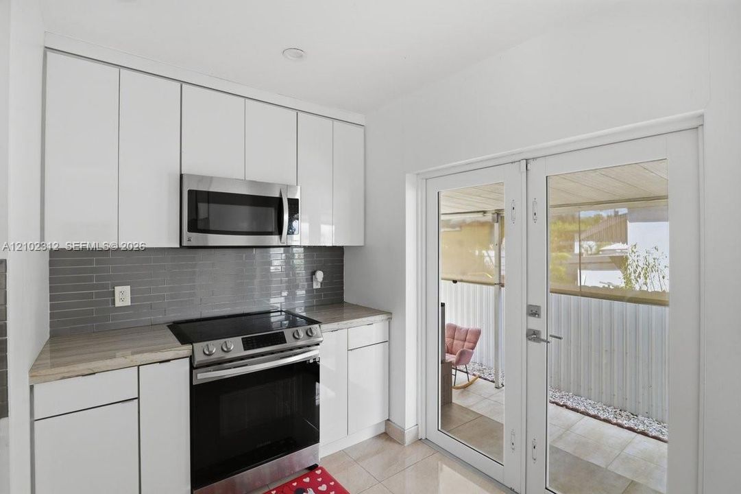 На продажу: $549,900 (3 спален, 2 ванн, 930 Квадратных фут)