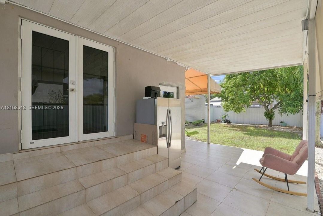 На продажу: $549,900 (3 спален, 2 ванн, 930 Квадратных фут)
