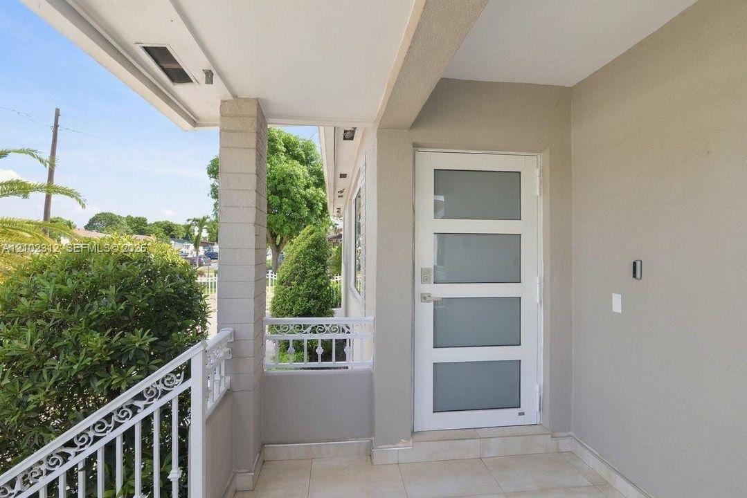На продажу: $549,900 (3 спален, 2 ванн, 930 Квадратных фут)