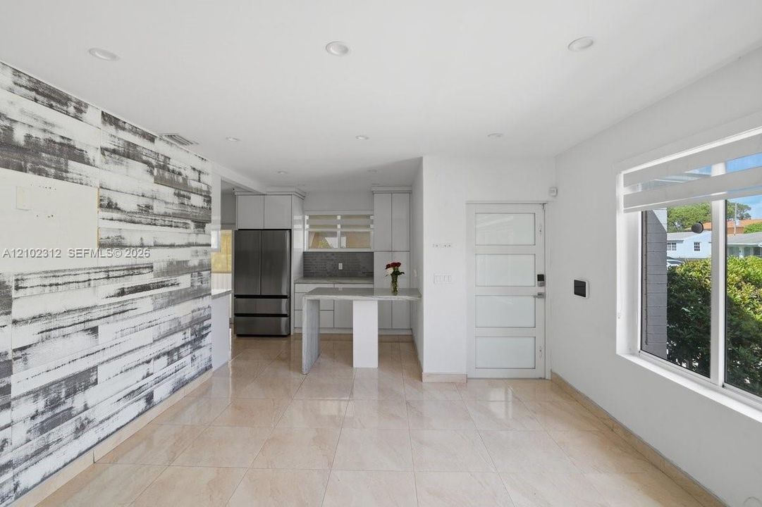 На продажу: $549,900 (3 спален, 2 ванн, 930 Квадратных фут)