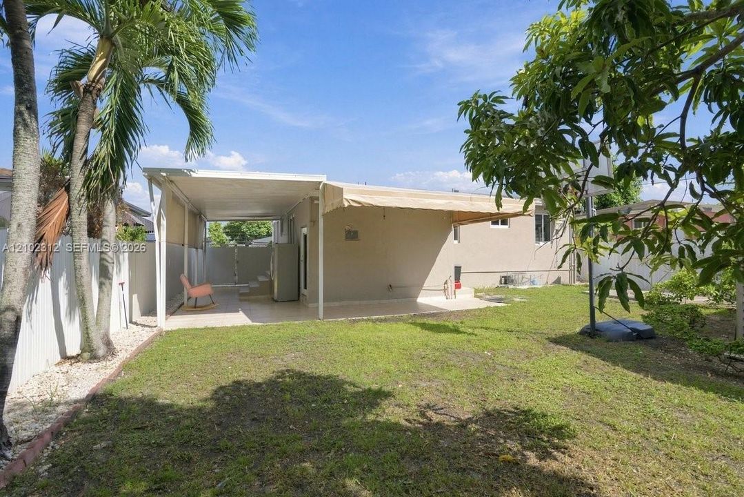 На продажу: $549,900 (3 спален, 2 ванн, 930 Квадратных фут)