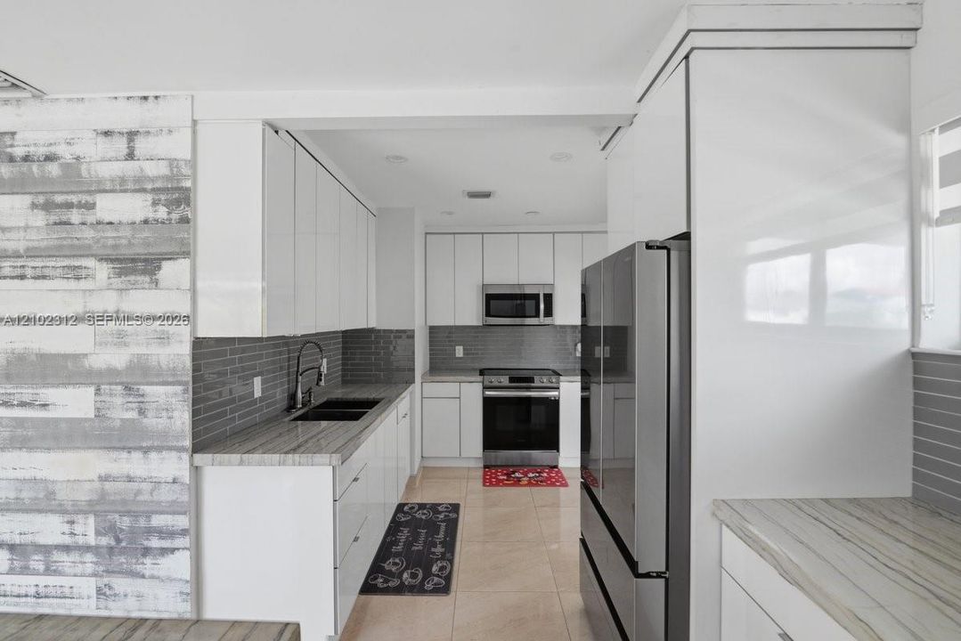 На продажу: $549,900 (3 спален, 2 ванн, 930 Квадратных фут)