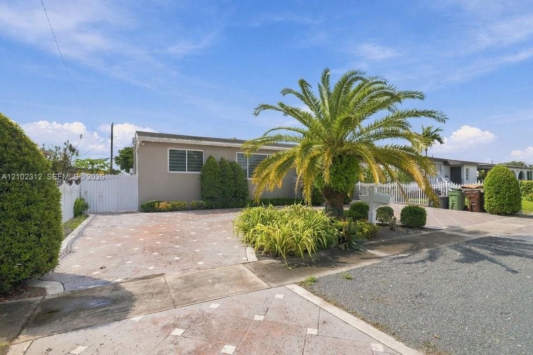 На продажу: $549,900 (3 спален, 2 ванн, 930 Квадратных фут)