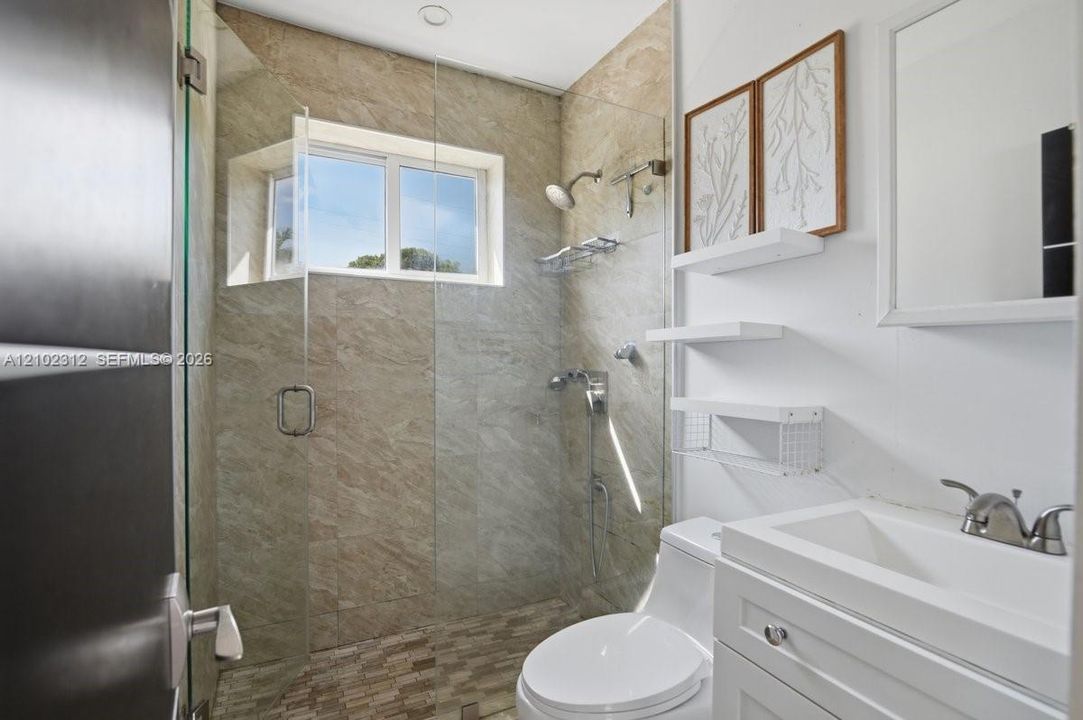 На продажу: $549,900 (3 спален, 2 ванн, 930 Квадратных фут)