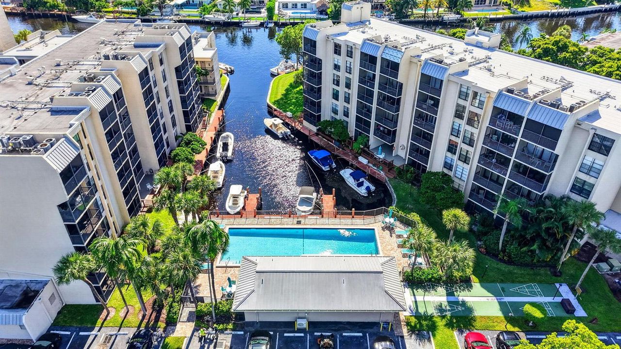 Boca Bayou Waterfront Pool