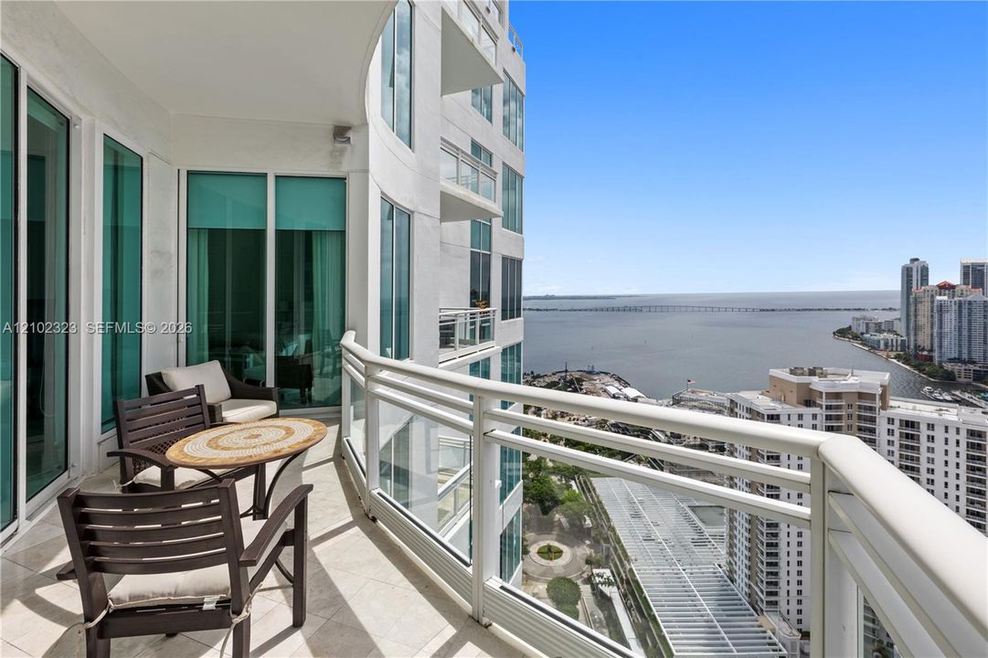 For Sale: $1,495,000 (2 beds, 2 baths, 1326 Square Feet)