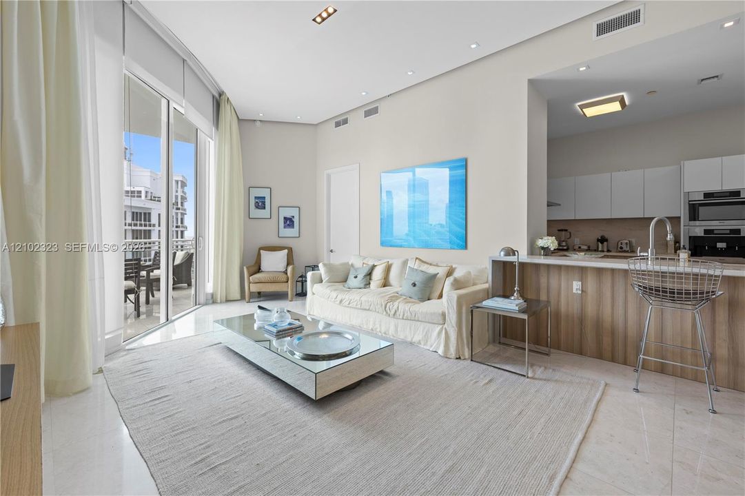 For Sale: $1,495,000 (2 beds, 2 baths, 1326 Square Feet)