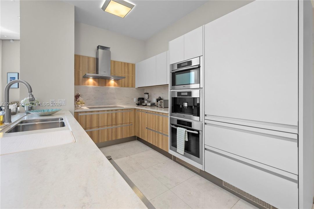 For Sale: $1,495,000 (2 beds, 2 baths, 1326 Square Feet)