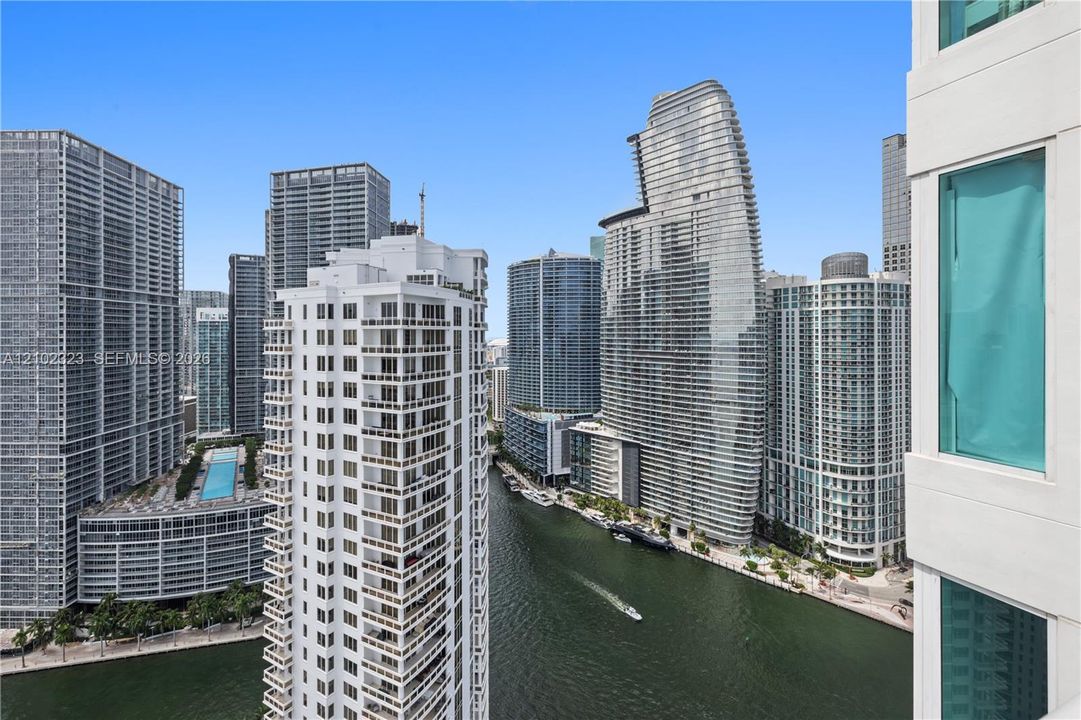 For Sale: $1,495,000 (2 beds, 2 baths, 1326 Square Feet)