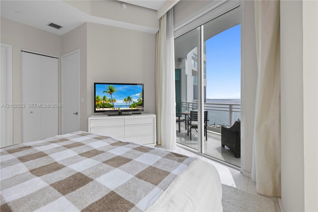 For Sale: $1,495,000 (2 beds, 2 baths, 1326 Square Feet)