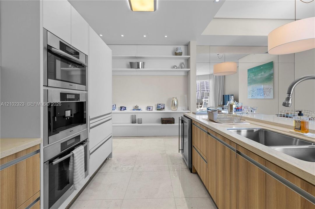 For Sale: $1,495,000 (2 beds, 2 baths, 1326 Square Feet)