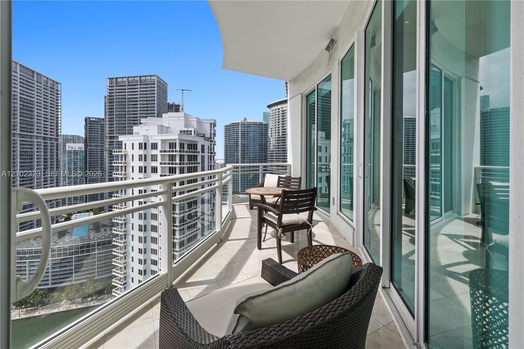 For Sale: $1,495,000 (2 beds, 2 baths, 1326 Square Feet)