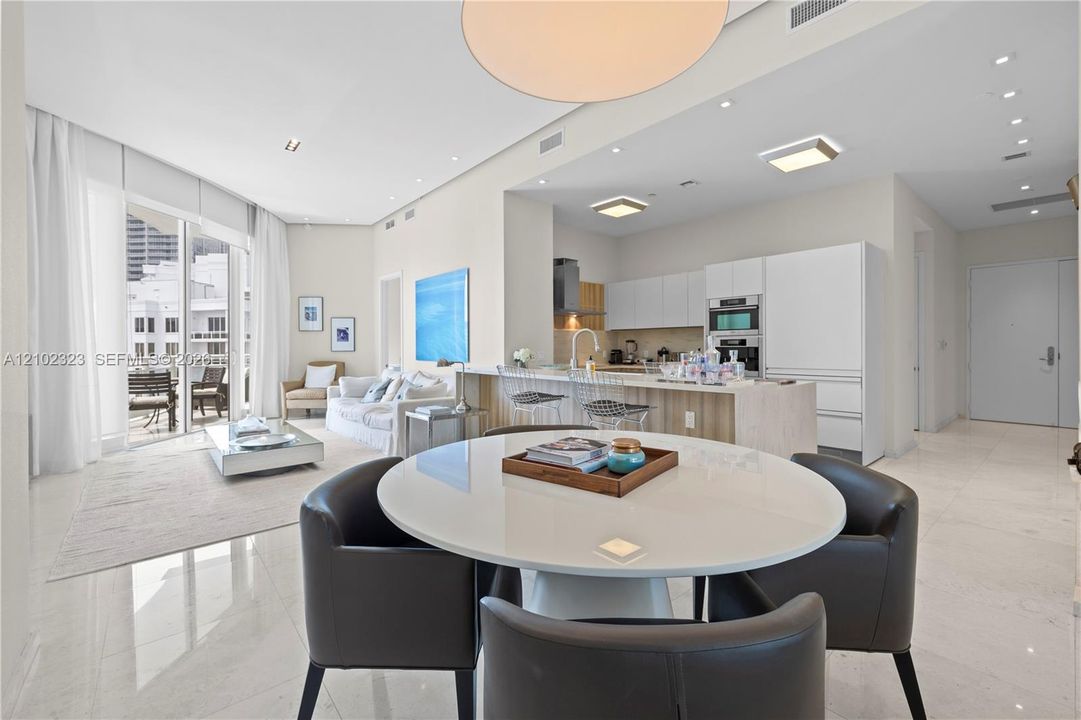 For Sale: $1,495,000 (2 beds, 2 baths, 1326 Square Feet)