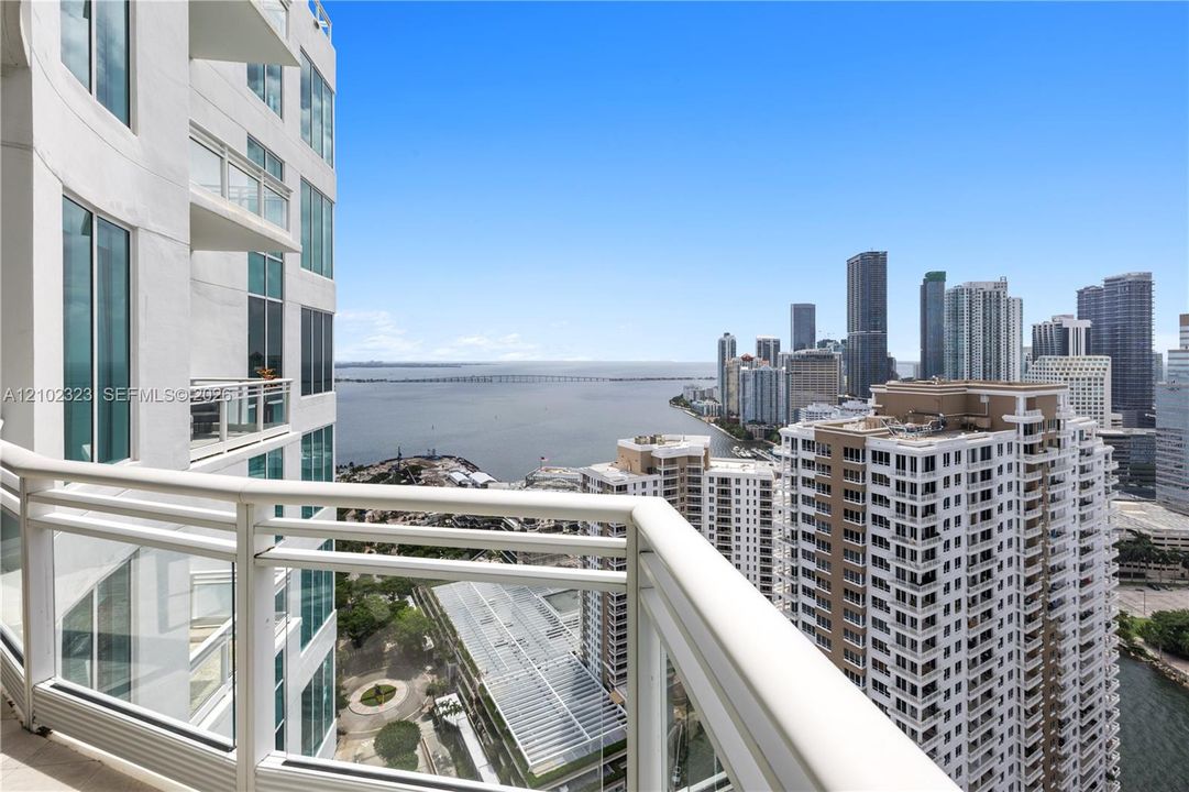 For Sale: $1,495,000 (2 beds, 2 baths, 1326 Square Feet)