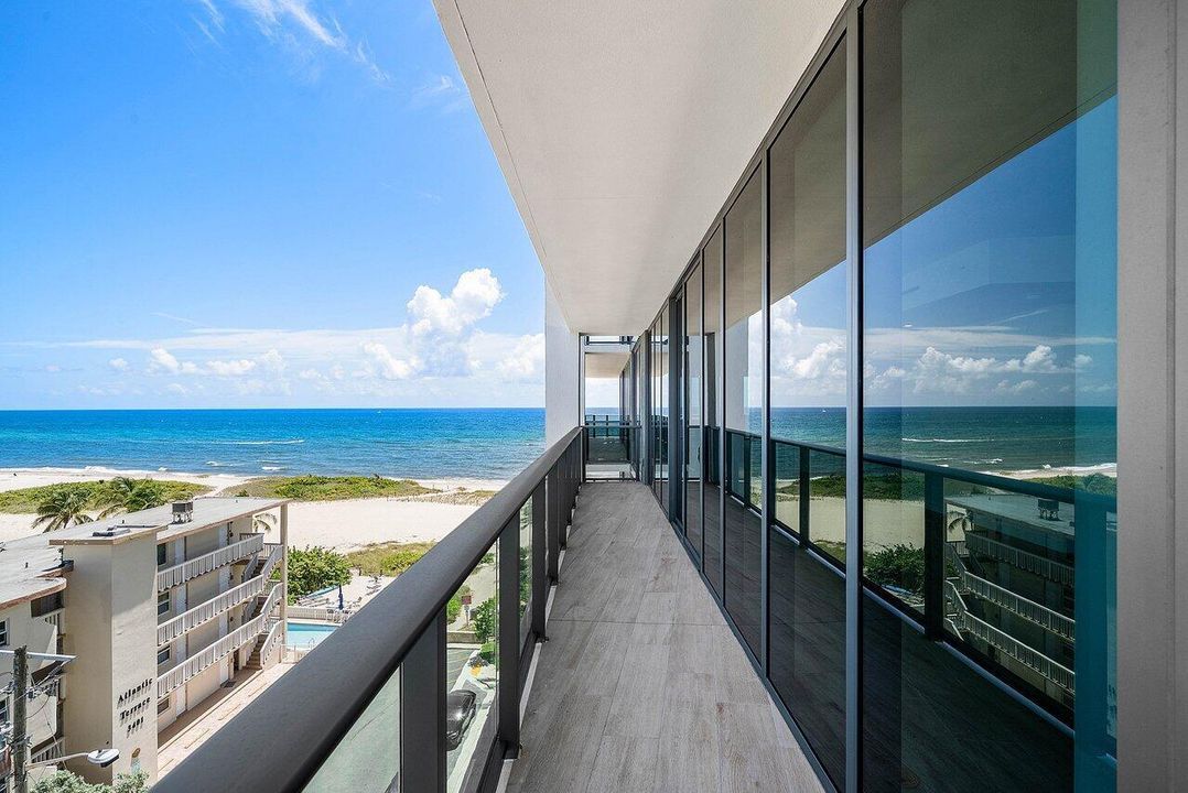 Side balcony