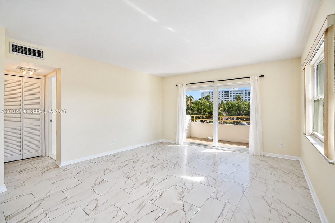 На продажу: $399,000 (2 спален, 2 ванн, 975 Квадратных фут)