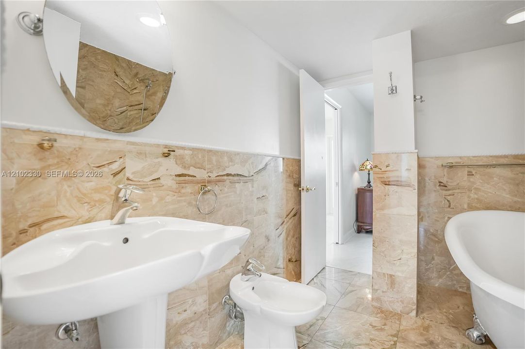 На продажу: $399,000 (2 спален, 2 ванн, 975 Квадратных фут)