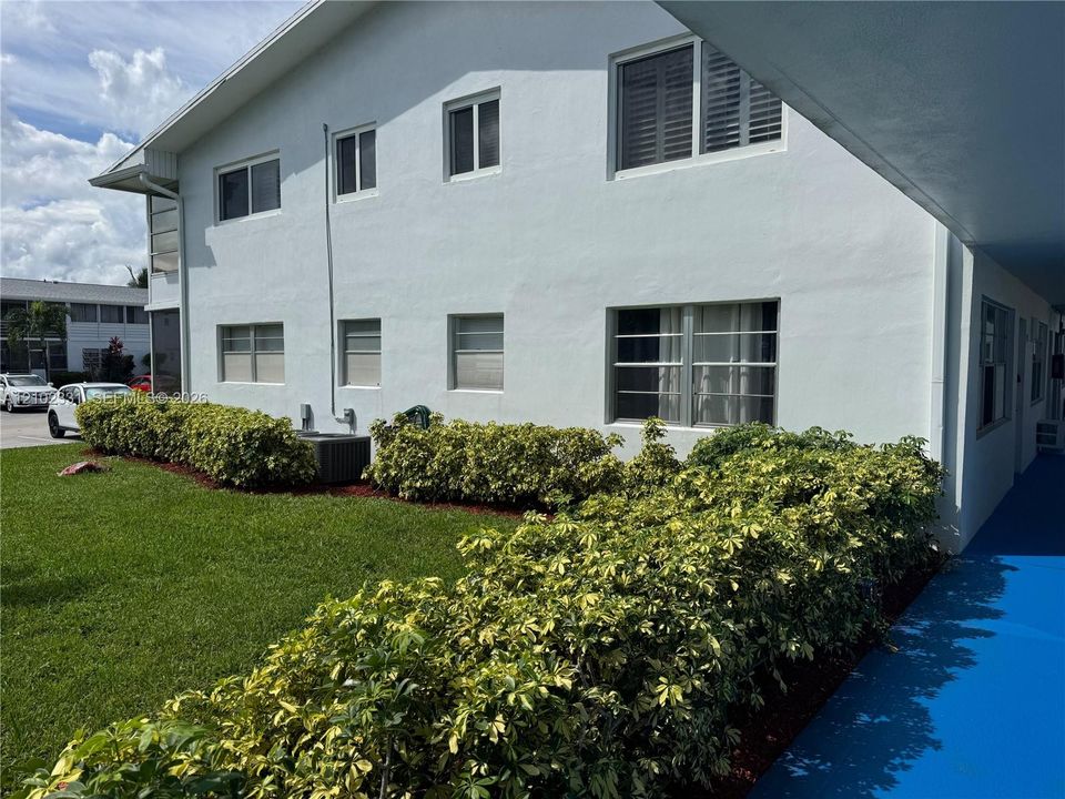 245 Markham L