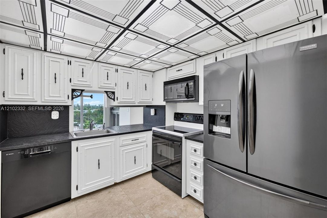 For Sale: $750,000 (2 beds, 2 baths, 1645 Square Feet)