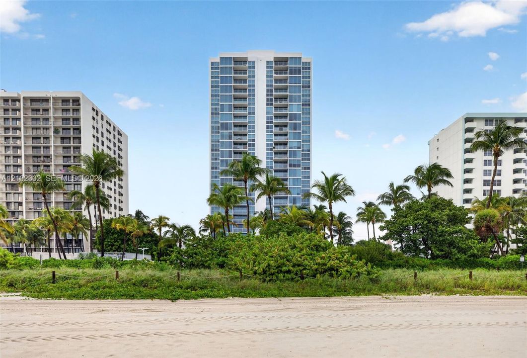 For Sale: $750,000 (2 beds, 2 baths, 1645 Square Feet)