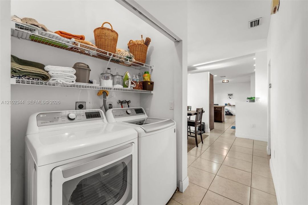 На продажу: $499,000 (3 спален, 2 ванн, 1561 Квадратных фут)