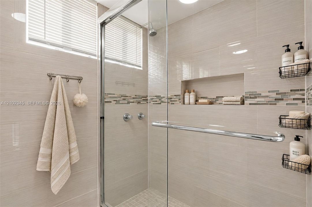 For Sale: $339,000 (3 beds, 2 baths, 1208 Square Feet)