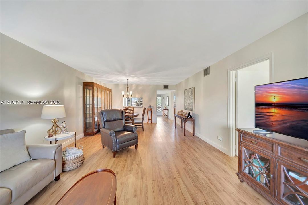 For Sale: $243,598 (2 beds, 2 baths, 1192 Square Feet)