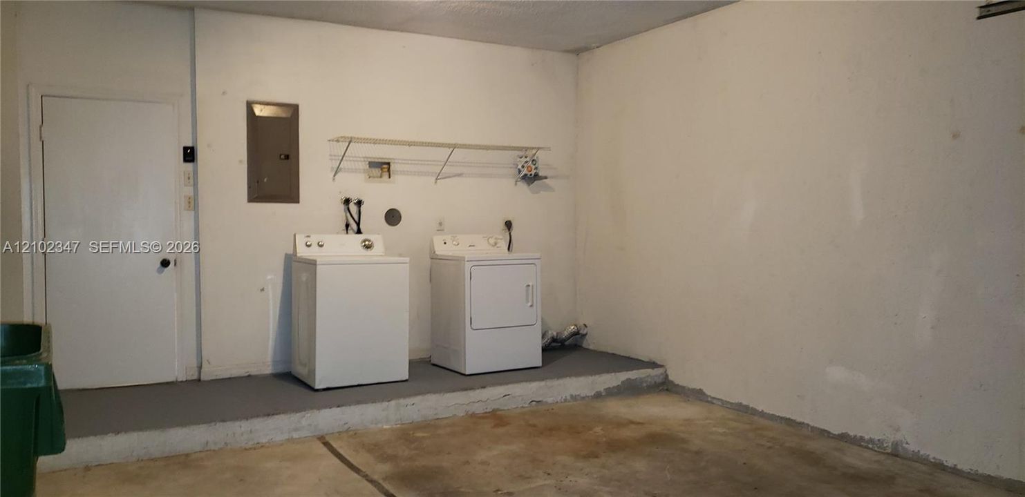 В аренду: $3,700 (4 спален, 2 ванн, 1728 Квадратных фут)