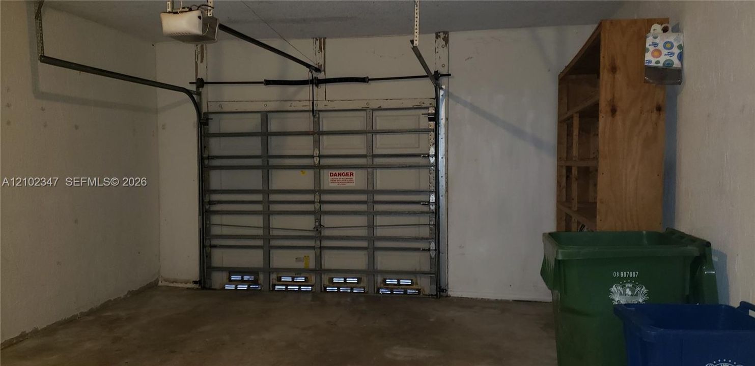 В аренду: $3,700 (4 спален, 2 ванн, 1728 Квадратных фут)