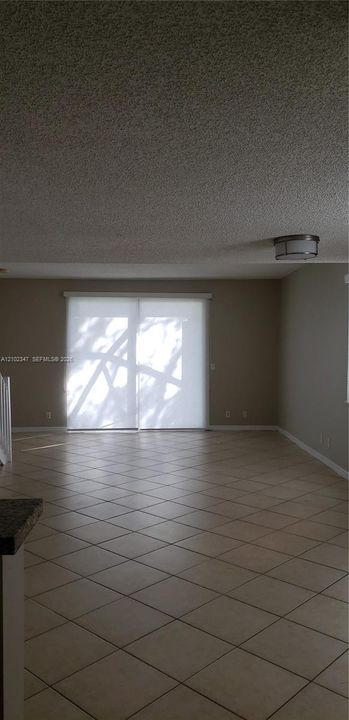 В аренду: $3,700 (4 спален, 2 ванн, 1728 Квадратных фут)