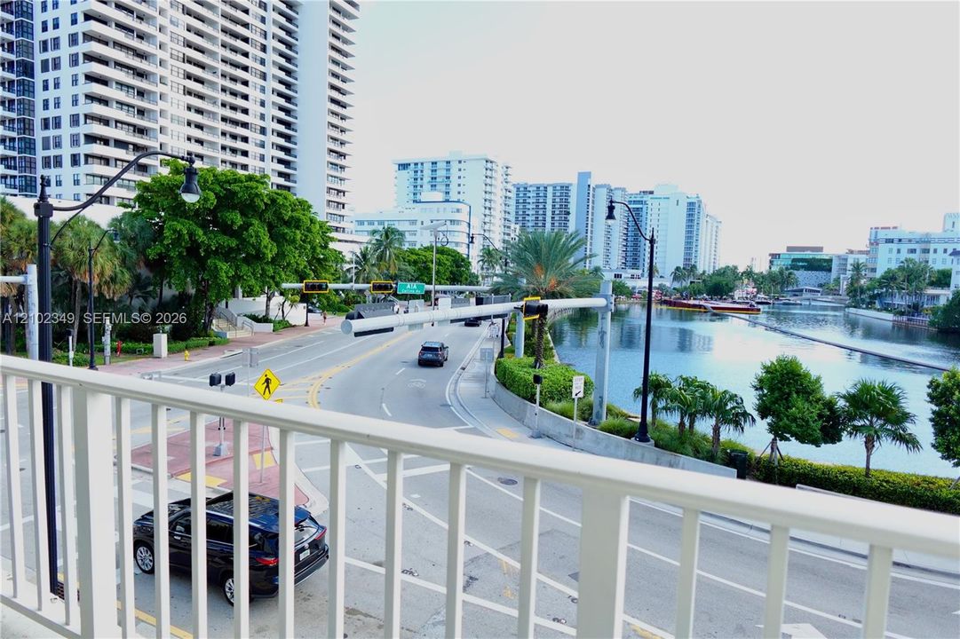 На продажу: $380,000 (2 спален, 2 ванн, 710 Квадратных фут)