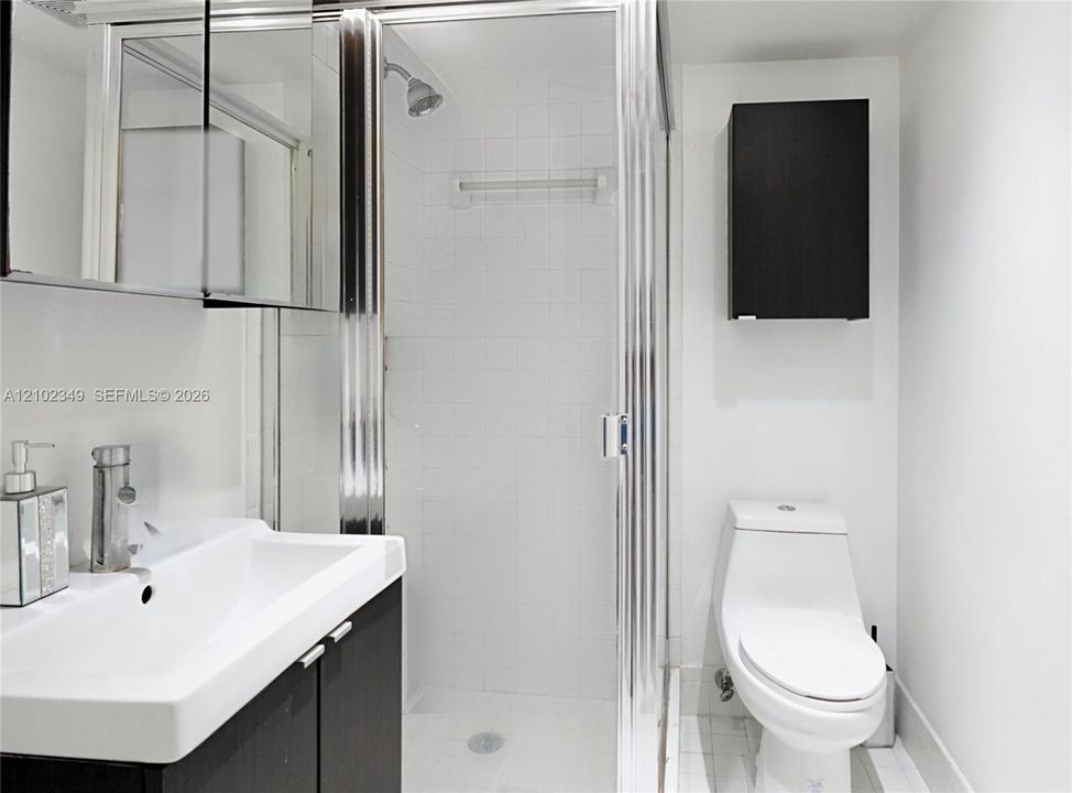 На продажу: $380,000 (2 спален, 2 ванн, 710 Квадратных фут)