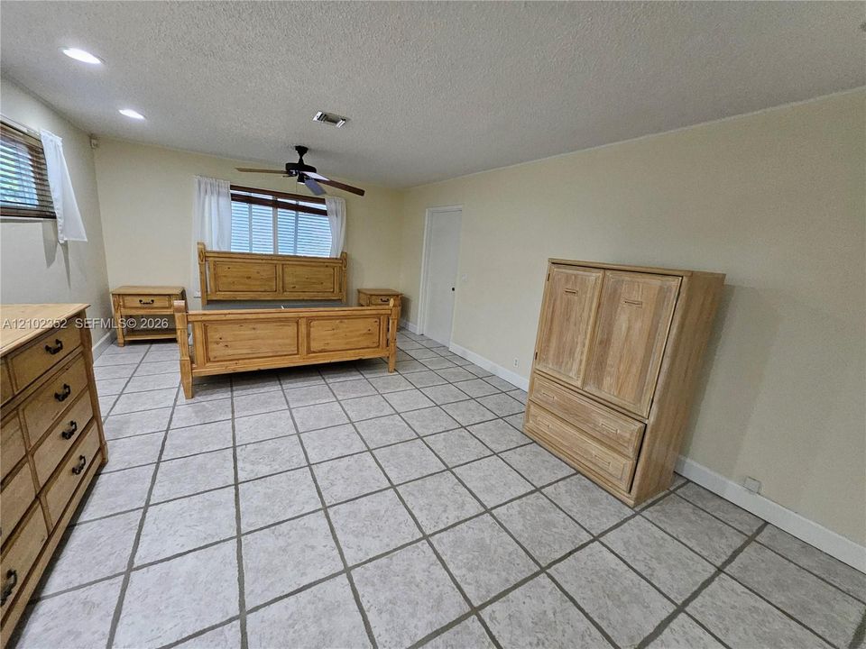 В аренду: $3,600 (3 спален, 2 ванн, 1845 Квадратных фут)