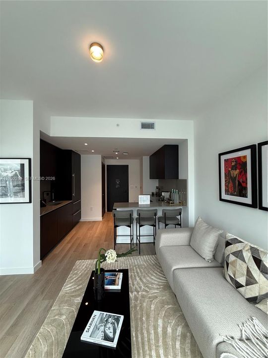 For Sale: $850,000 (1 beds, 1 baths, 617 Square Feet)