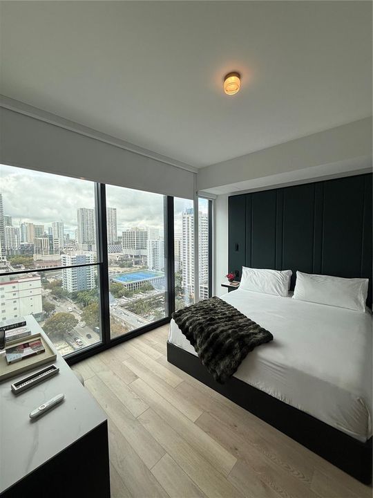 For Sale: $850,000 (1 beds, 1 baths, 617 Square Feet)