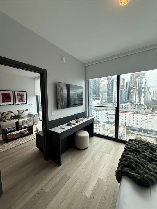 For Sale: $850,000 (1 beds, 1 baths, 617 Square Feet)