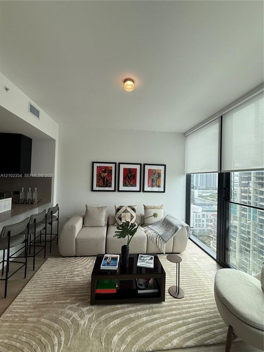 For Sale: $850,000 (1 beds, 1 baths, 617 Square Feet)