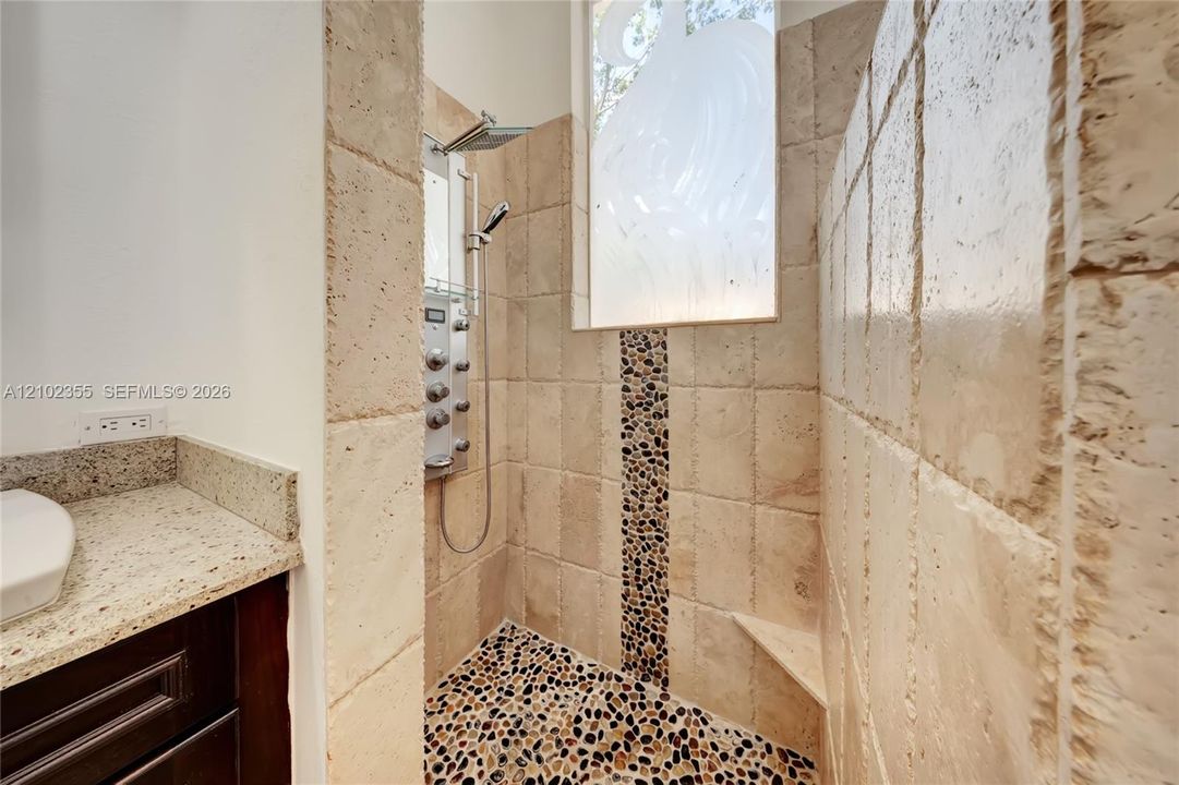 En Venta: $625,000 (3 camas, 2 baños, 2079 Pies cuadrados)