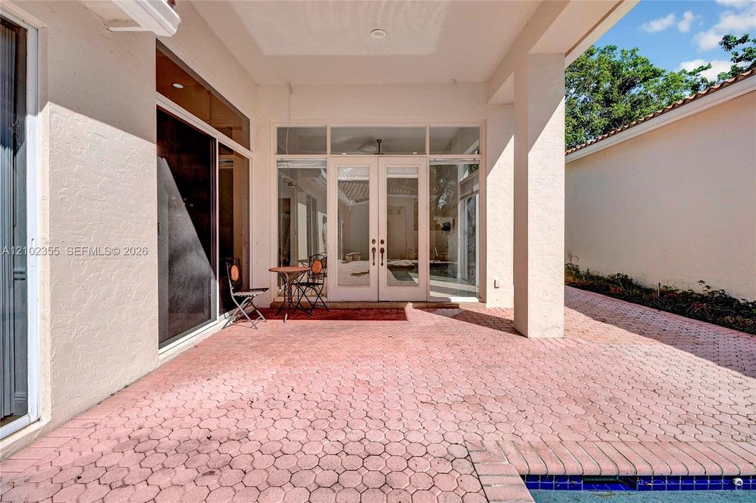 En Venta: $625,000 (3 camas, 2 baños, 2079 Pies cuadrados)