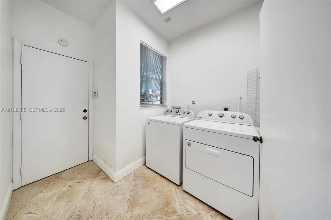 En Venta: $625,000 (3 camas, 2 baños, 2079 Pies cuadrados)