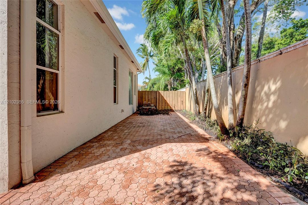En Venta: $625,000 (3 camas, 2 baños, 2079 Pies cuadrados)