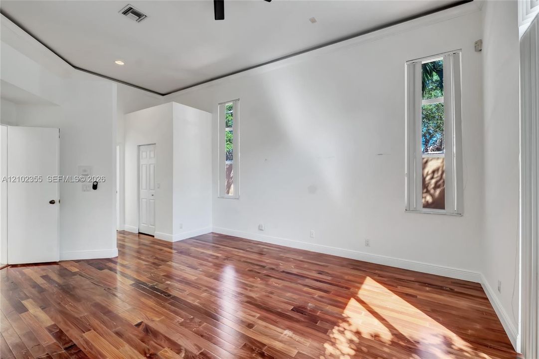 En Venta: $625,000 (3 camas, 2 baños, 2079 Pies cuadrados)