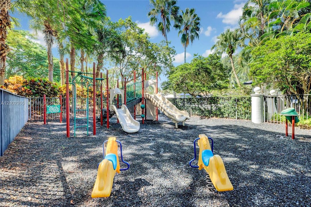 En Venta: $625,000 (3 camas, 2 baños, 2079 Pies cuadrados)