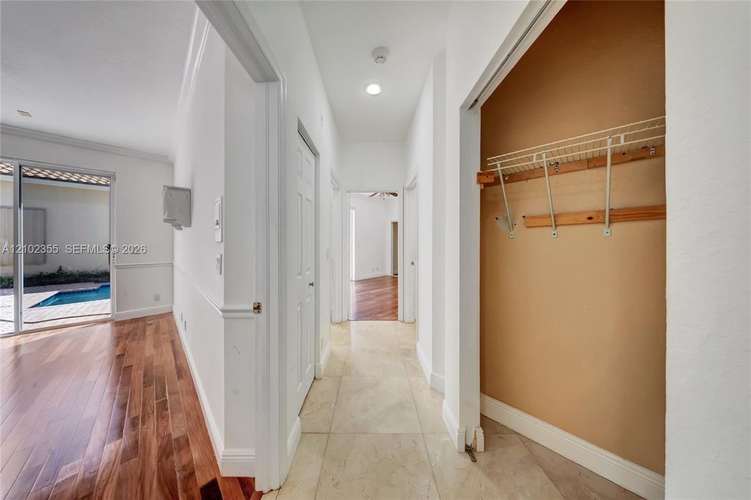 En Venta: $625,000 (3 camas, 2 baños, 2079 Pies cuadrados)