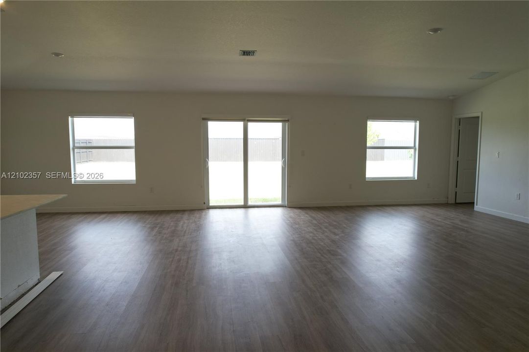 В аренду: $4,450 (4 спален, 3 ванн, 2240 Квадратных фут)