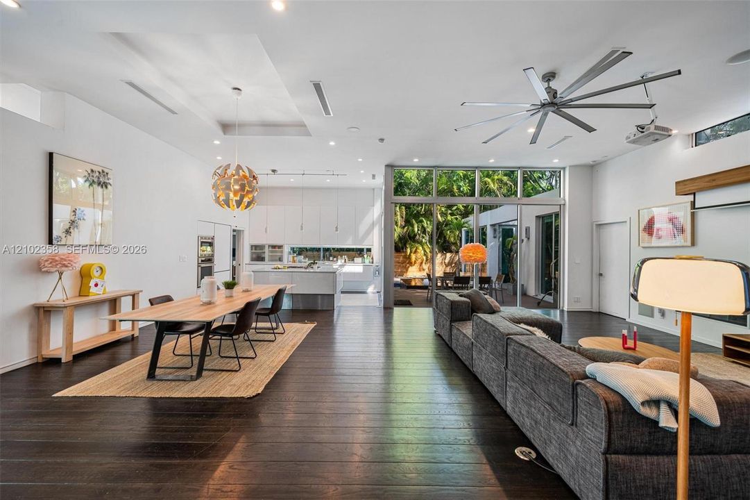 En Venta: $4,695,000 (4 camas, 4 baños, 3304 Pies cuadrados)