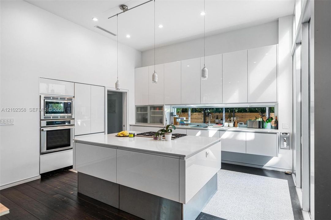En Venta: $4,695,000 (4 camas, 4 baños, 3304 Pies cuadrados)